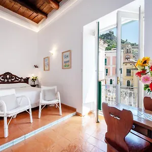 Un Po'... Amalfi